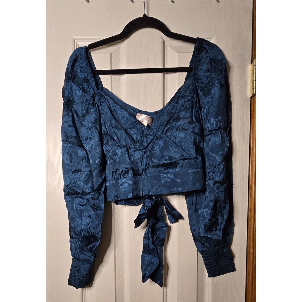 Women's Blue Floral Cropped Blouse M Boho Coastal Cowgirl Cottagecore Peasant